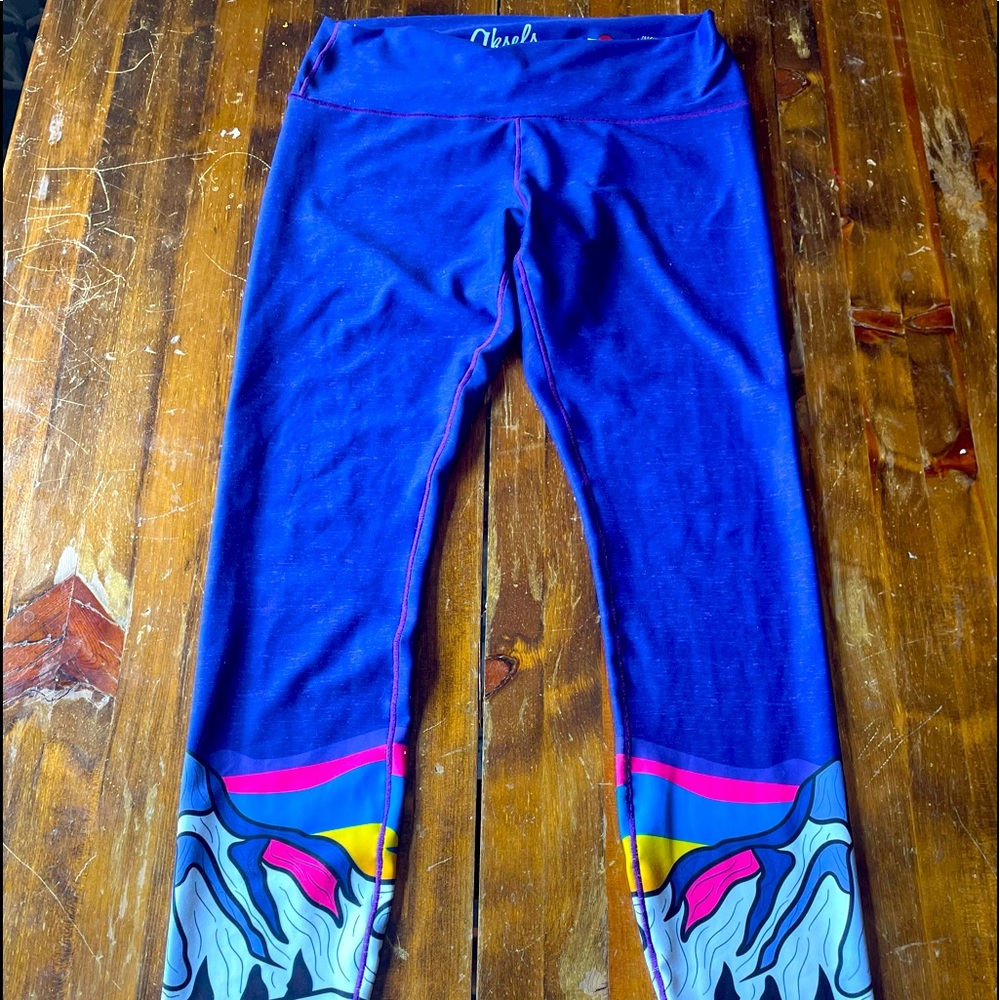 Aksels Leggings. Purple Mountain scene. Size Med